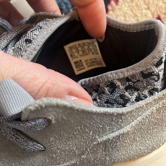 Adidas Tubular BA7100 8 Running Shoe Primeknit Snake Skin Gray Suede - Picture 9 of 10